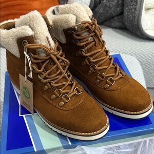 Cliffs by White Mountain Cozy Hiker Lace-Up Booties 8 US Tobacco/fabric